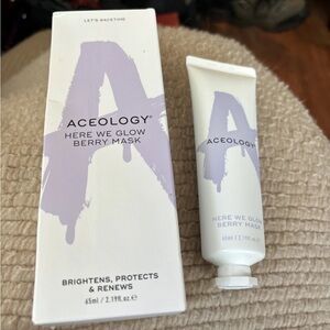 Aceology Herr We Glow Berry Mask.  65ml.  New Sealed!